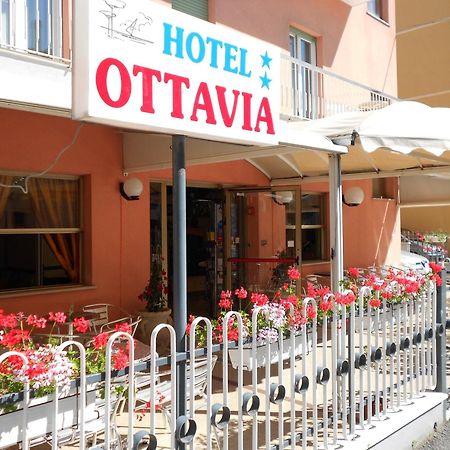 Hotel Ottavia Rimini Buitenkant foto