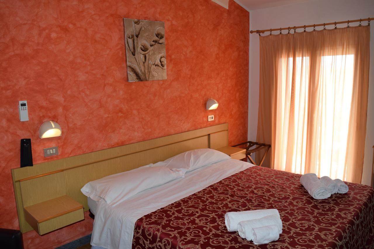 Hotel Ottavia Rimini Buitenkant foto